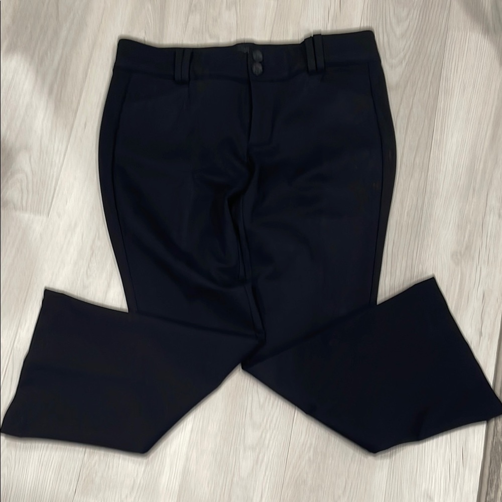Black Capris with Tailored Fit and Smooth Fabric - Picture 1 of 4